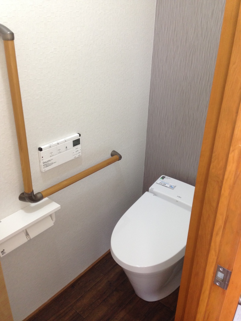 浜松市：和式トイレから洋式トイレに タンクレスで広々 掃除がしやすく快適なトイレに｜青山｜リフォーム会社の比較なら